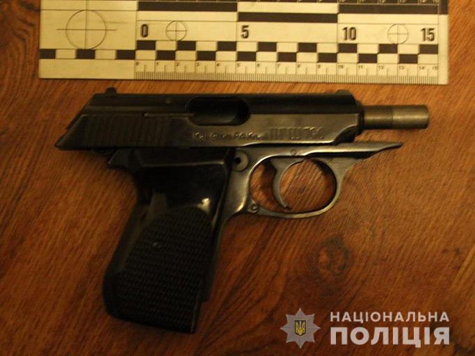 На Прикарпатті чоловік з пістолета вистрелив собі в руку (ФОТО)
