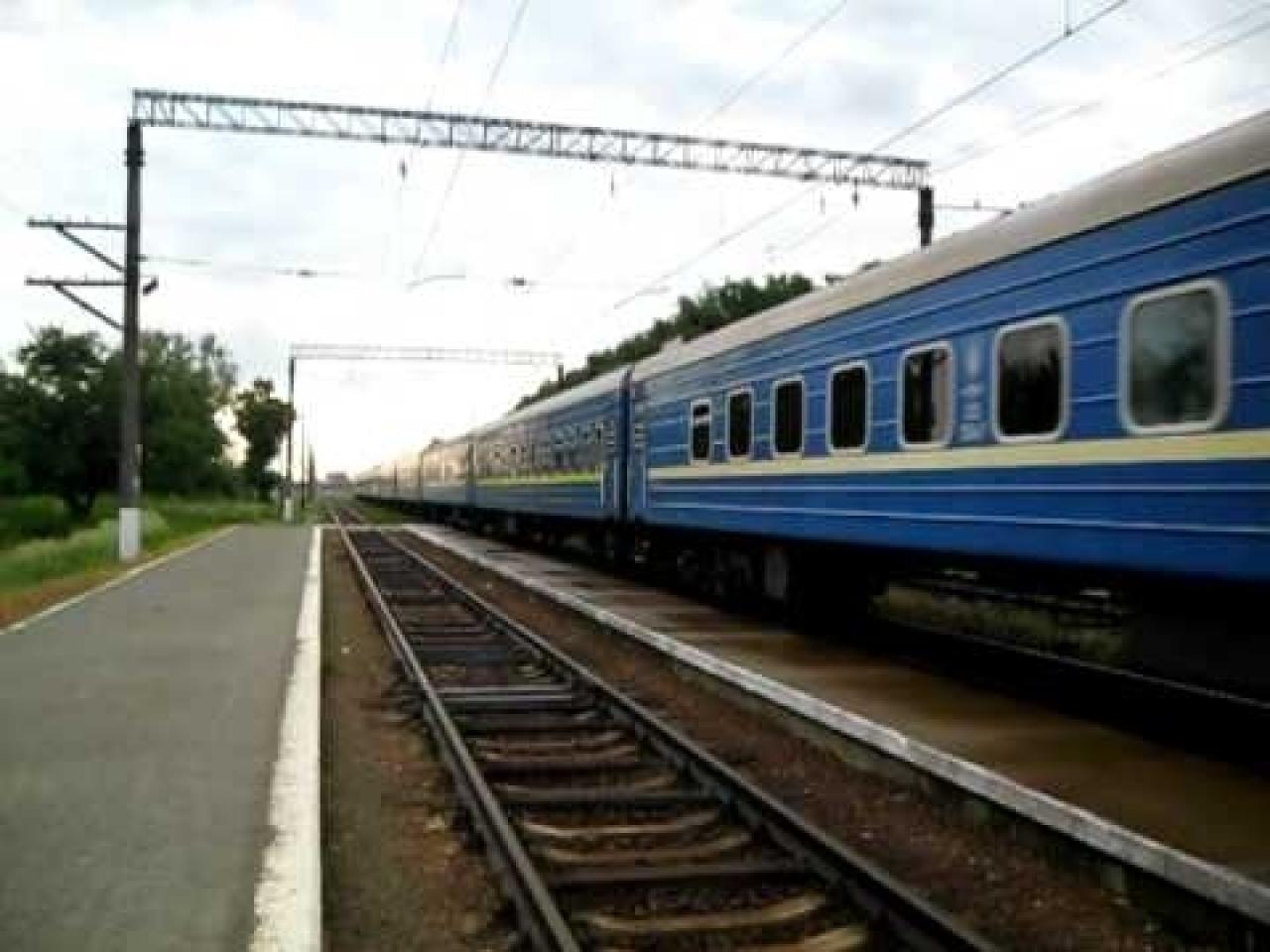 Працівниця потягу “Миколаїв-Івано-Франківськ” відмовилася розмовляти з військовим українською (ВІДЕО)
