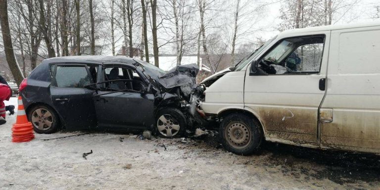 З’явилися фото зі смертельної ДТП під Коломиєю, в якій загинула жінка (ФОТО)