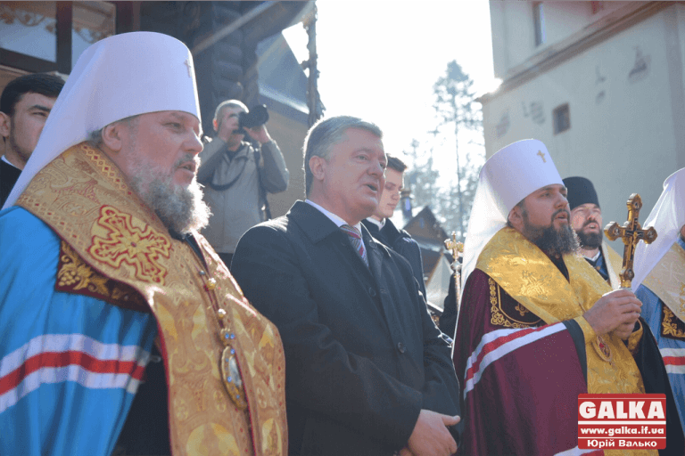 Петро Порошенко привіз Томос на Прикарпаття (ФОТО, ВІДЕО)