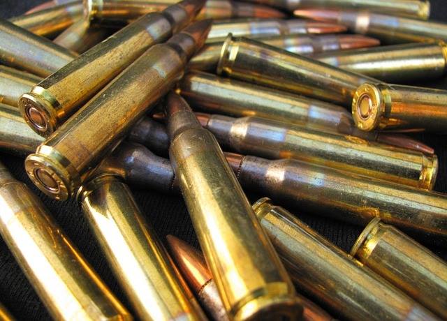 У Коломиї чоловік здав поліції патрони, які знайшов на стадіоні