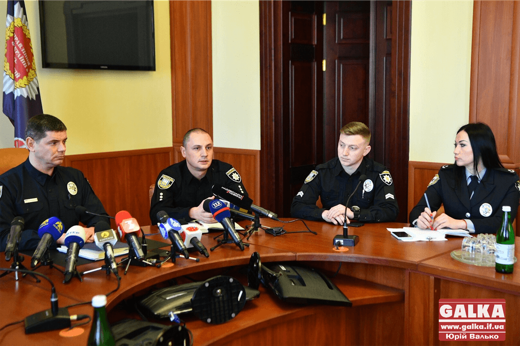 “Я не бачу нічого такого в тому, що поліціянти мили машини”, – головний патрульний Прикарпаття (ФОТО)