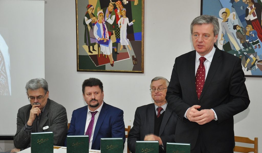 В Івано-Франківську читаннями вшанували пам’ять письменника Степана Пушика (ФОТО)