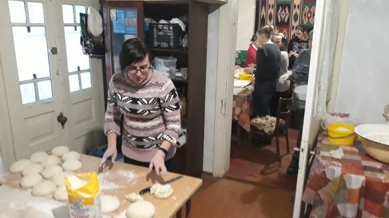 Небайдужі прикарпатці відправили в зону ООС шість тисяч вареників (ФОТО)