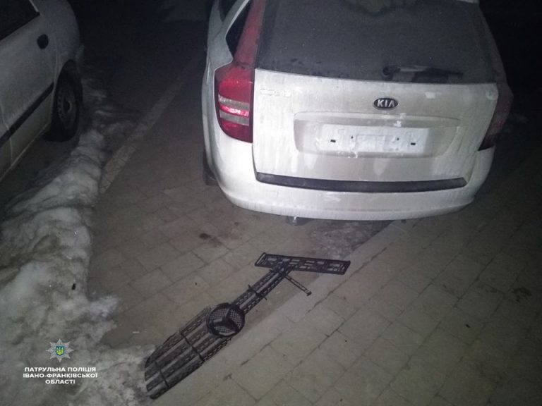 У Франківську молодик під наркотиками пошкодив сім автомобілів (ФОТО)