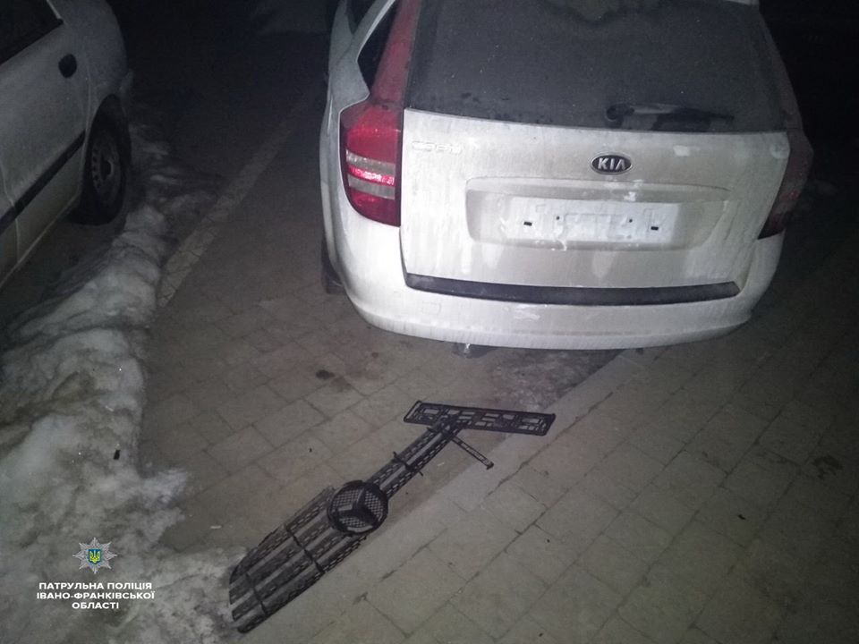 У Франківську молодик під наркотиками пошкодив сім автомобілів (ФОТО)
