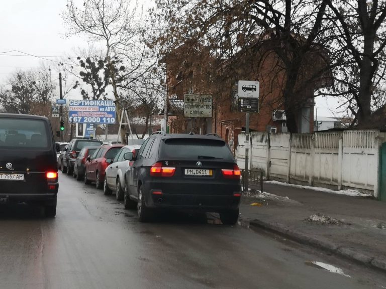 Незважаючи на рекордні темпи оформлення, під франківською митницею сотні “євроблях” (ФОТО)