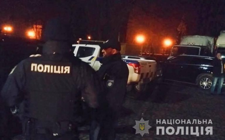 Невідомі “замінували” франківський драмтеатр (ФОТО)