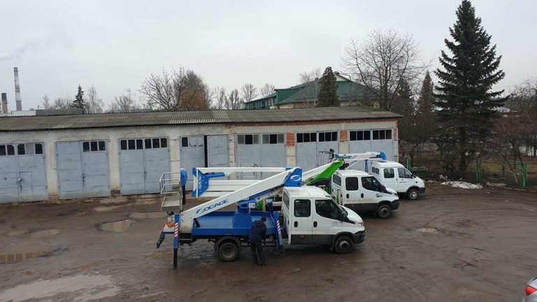 КП “Міськсвітло” запрошує на роботу електромонтерів, обіцяють від семи тисяч зарплати
