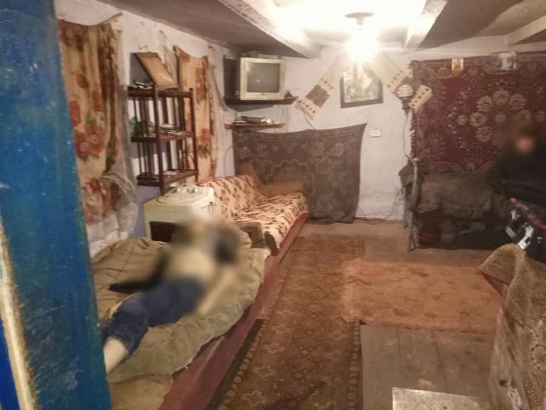 На Косівщині сестра зарізала зведеного брата, бо той її домагався (ФОТО)