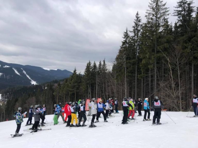 Франківські священики та семінаристи позмагались за першість з гігант-слалому в Буковелі (ФОТО)