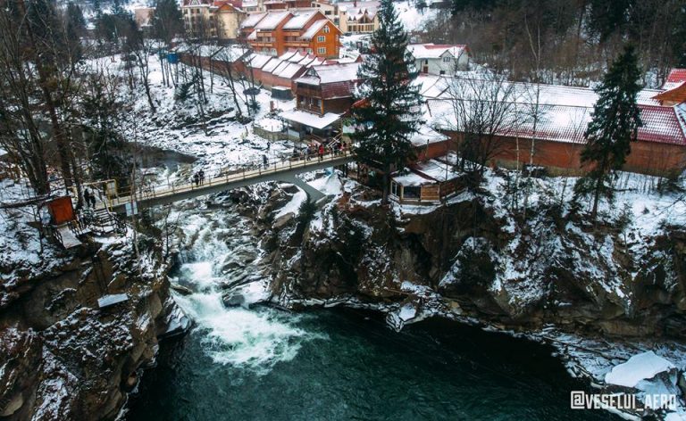 У мережі показали вражаючі світлини Яремчанського водоспаду з висоти (ФОТО)
