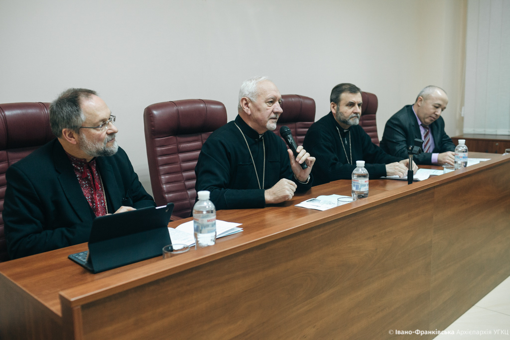 Українські, британські і канадські науковці зібралися у Франківську – говорили про християнську педагогіку (ФОТО)