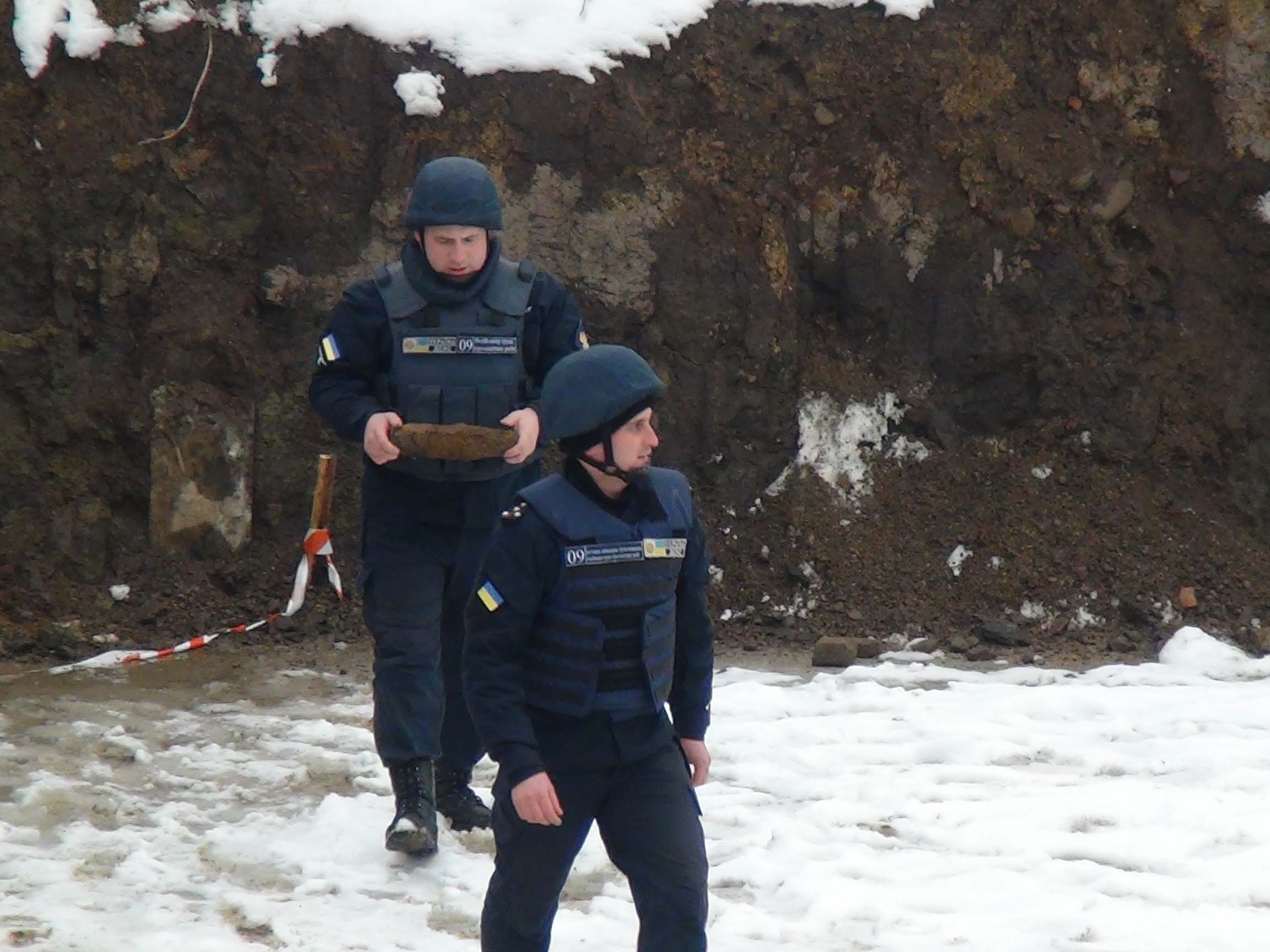 На Прикарпатті піротехніки знищили вибухонебезпечний предмет (ФОТО)