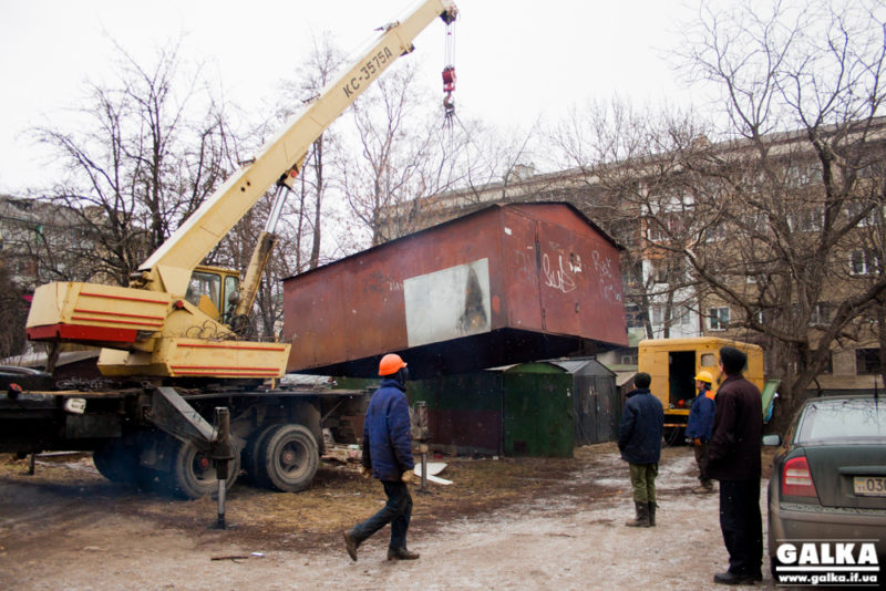 Виконком наказав демонтувати понад 40 гаражів у Франківську