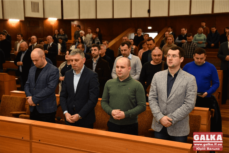 Позачергова сесія міської ради у світлинах (ФОТО)