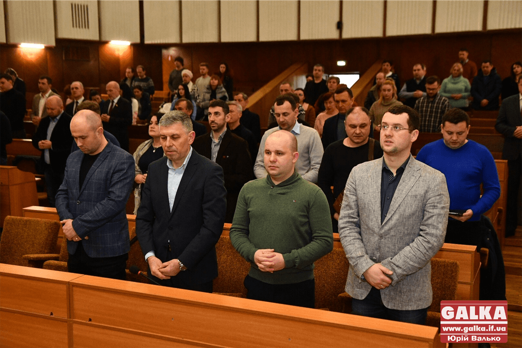 Позачергова сесія міської ради у світлинах (ФОТО)