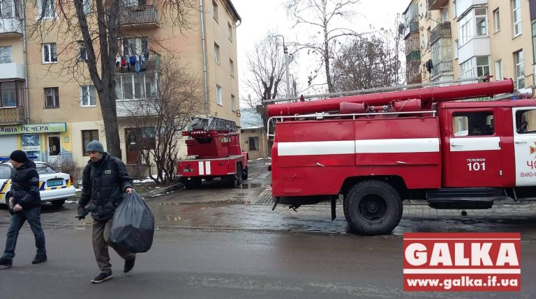На Довгій чоловік підпалив двері свого сусіда (ФОТО)