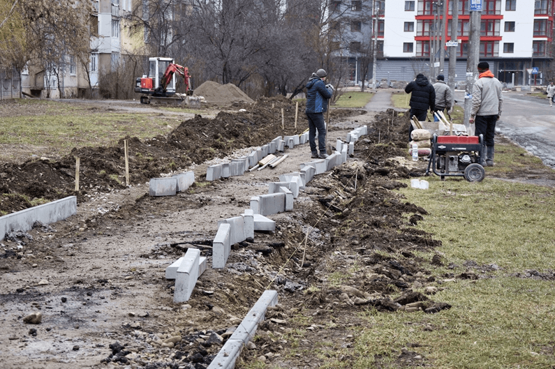 На Вовчинецькій взялися облаштовувати нову відпочинкову зону (ФОТО)