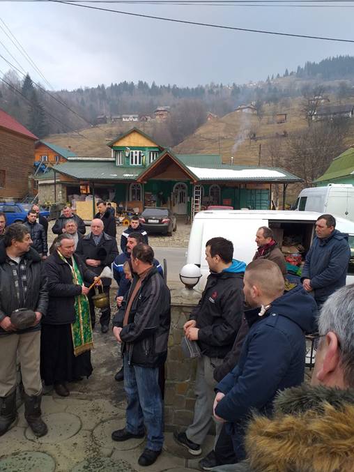 Автомобіль і продукти передали прикарпатці десятій штурмовій бригаді в зону ООС