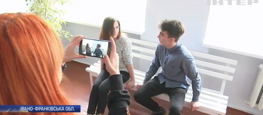 На Прикарпатті учні знімають серіал про шкільне життя (ВІДЕО)