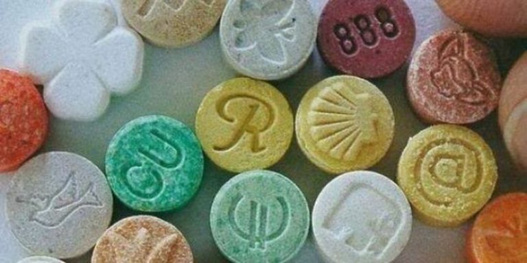 Франківським дітям під школами роздають наркотики? Поліція каже, що ні