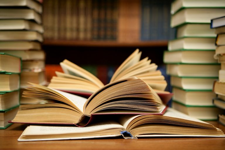 У Франківську відбудеться книжковий Garage Sale: збиратимуть на апарат ШВЛ для військового госпіталю