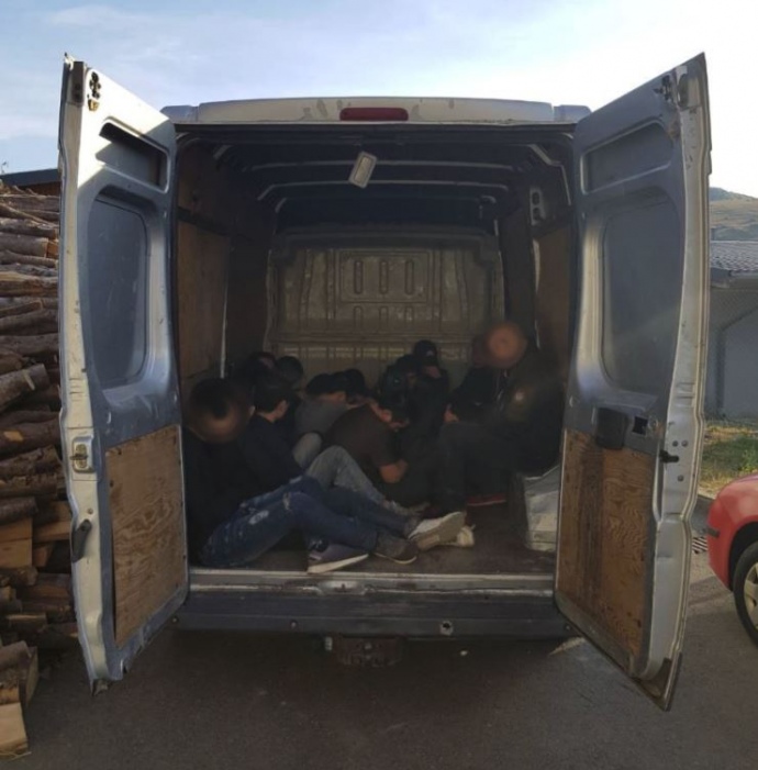 В Україні викрили потужний канал нелегальної міграції в ЄС. Обшуки зачепили Прикарпаття (ФОТО, ВІДЕО)