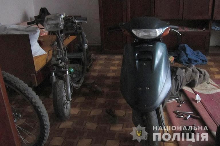 19-річний хлопець вкрав у прикарпатки скутер і прихопив магнітолу з автівки (ФОТО)