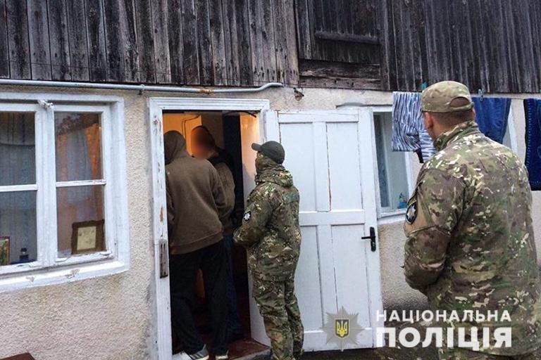 Маріупольцям, які проти волі утримували 32 людей на Прикарпатті, загрожує до 12 років ув’язнення 