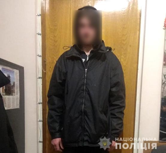 50-річного чоловіка поблизу франківського вокзалу зарізав 24-річний безхатько (ФОТО, додане ВІДЕО)