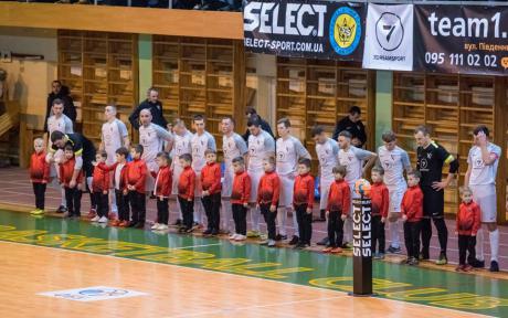 Франківське дербі: “Віза-Вторма” зіграє в плей-офф з дублерами “Урагану”