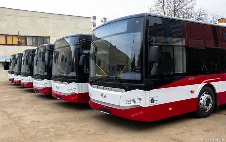 У Франківську перед різдвяними святами курсуватимуть додаткові автобуси до кладовища