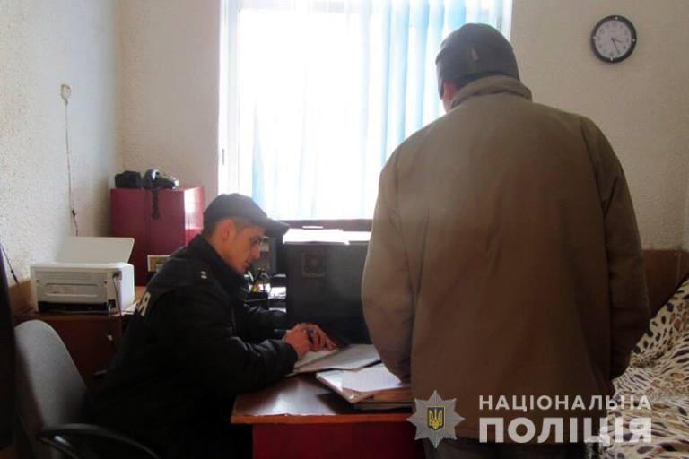 На Прикарпатті чоловік намагався дати хабар дільничному (ФОТО)