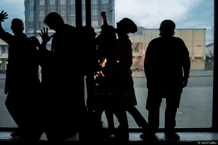 Всіх охочих кличуть тренуватися онлайн з головним балетмейстером франківського драмтеатру (ПОСИЛАННЯ)