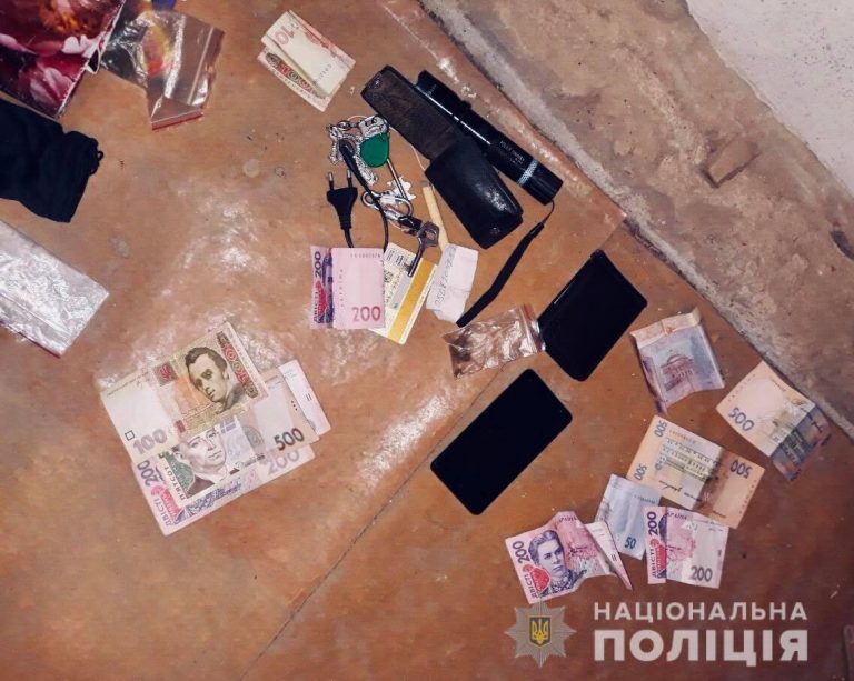 У Франківську двох рецидивістів затримали за збут наркотиків (ФОТО)