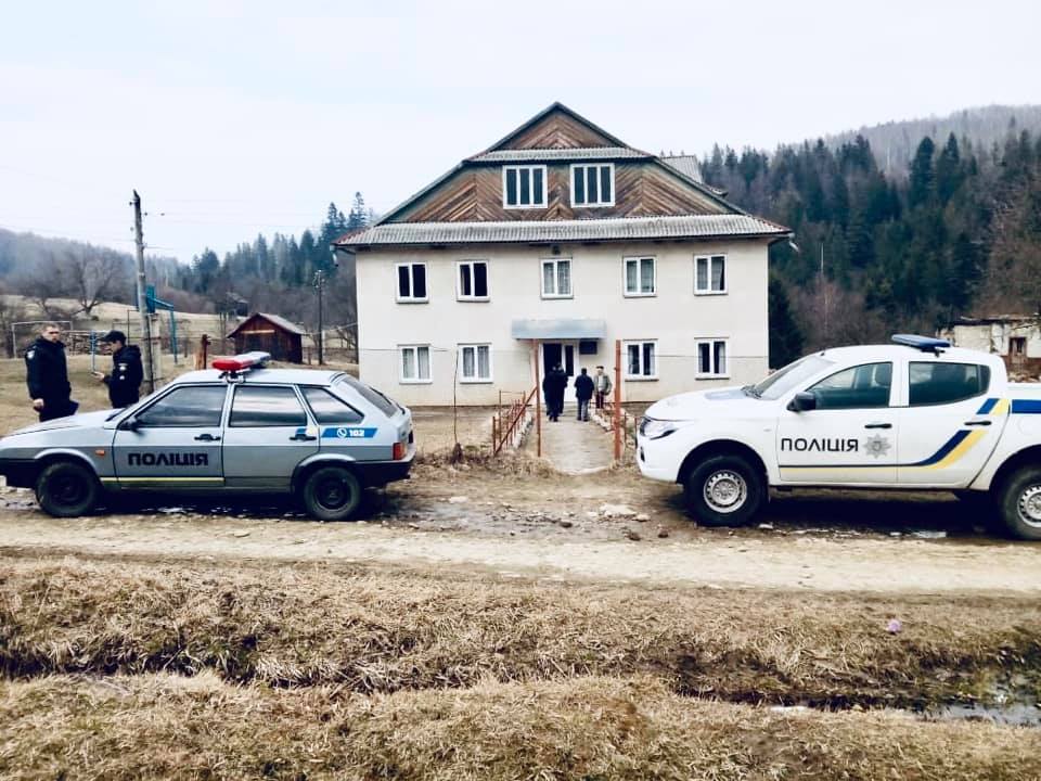 На Косівщині п’яний чоловік “замінував” школу (ФОТО)