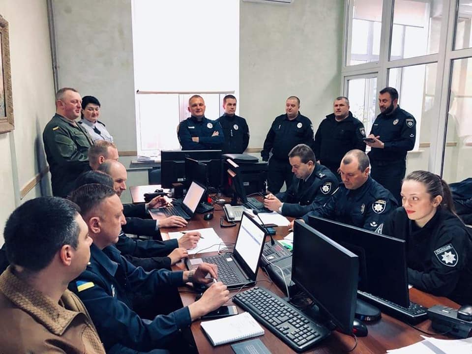 На Прикарпатті всі дільниці відкрилися вчасно і без порушень, – поліція (ФОТО)