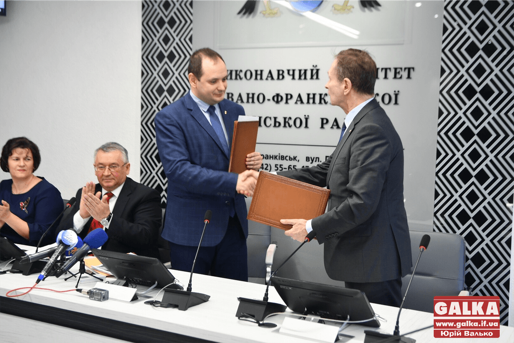 Мерія підписала угоду, яка допоможе місцевому бізнесу знаходити ринки закордоном (ФОТО)