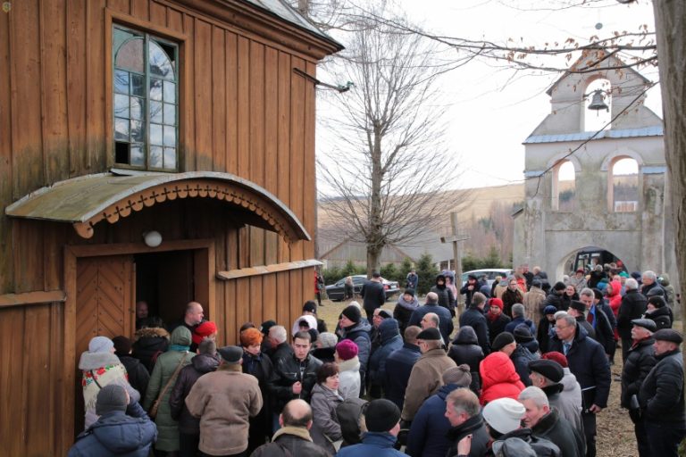 Перебування людей біля церков заборонено – начальник поліції Прикарпаття