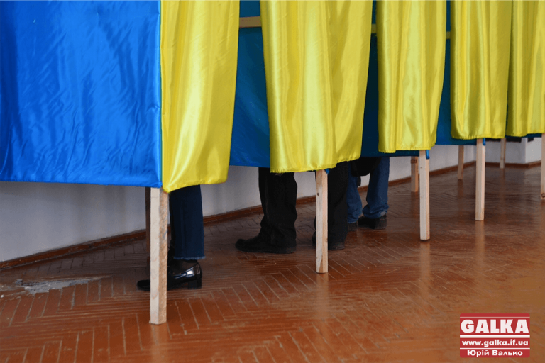 Спостерігачі ОПОРИ змусили “півсела” на Івано-Франківщині піти додому за паспортами