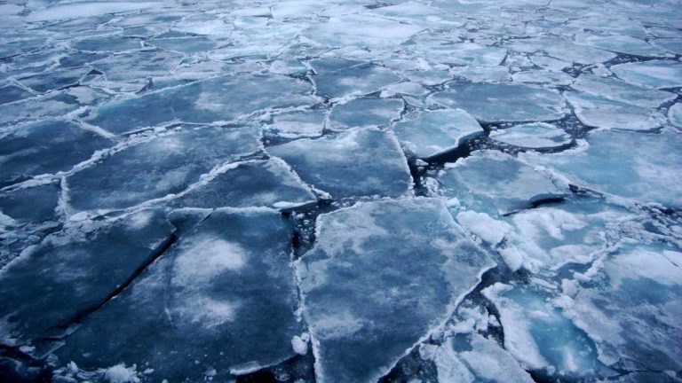 На Прикарпатті підлітки влаштували фотосесію ризикуючи життям