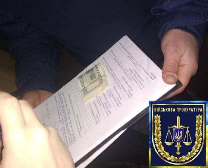 Майор ЗСУ “погорів” на хабарі у три тисячі доларів (ФОТО)