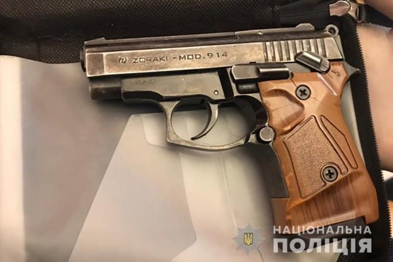 У помешканні 31-річного франківця знайшли кілька пістолетів із набоями (ФОТО)