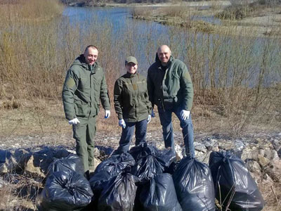 З берегів прикарпатських водойм зібрали майже 150 мішків сміття (ФОТО)