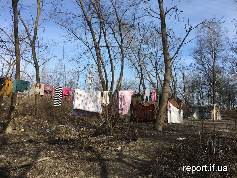 Поліція розслідує факт нападу і умисного підпалу табору ромів у Франківську (ОНОВЛЕНО)