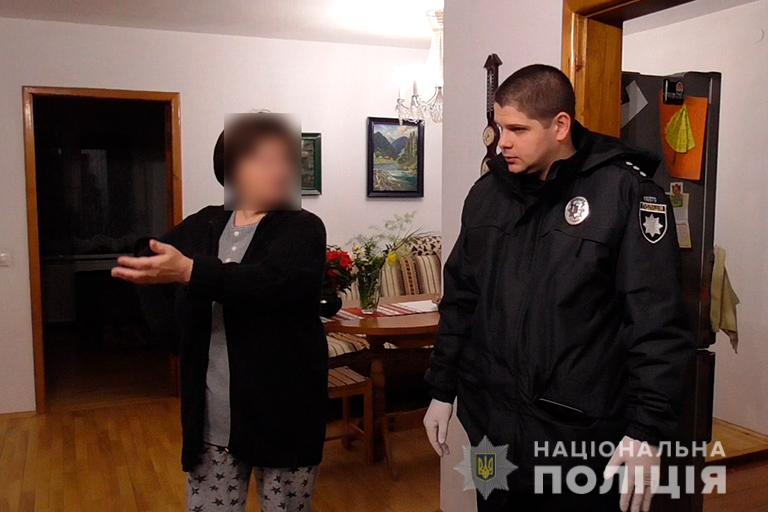 У Надвірній громадяни затримали злодія, який проник до квартири