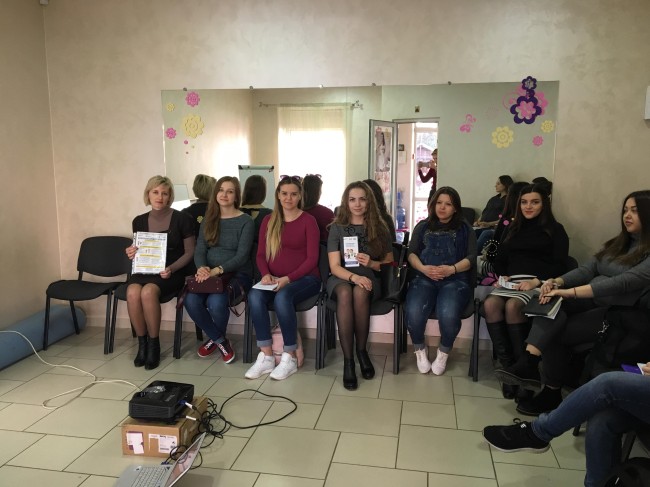 Майбутнім матусям Прикарпаття розповідали про відповідальне батьківство та їхні права (ФОТО)