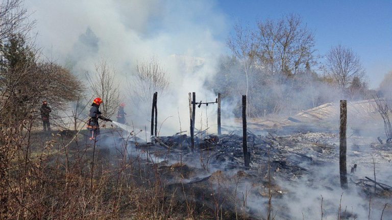 У Франківську біля “Радіозаводу” горів будівельний майданчик (ФОТО)