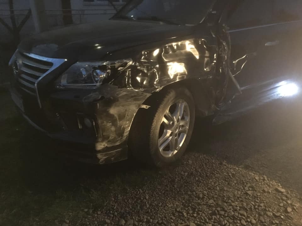 На Косівщині п’яний водій елітного Lexus вчинив ДТП (ФОТО)
